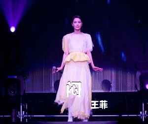 王菲《闷吉他谱》(D调)